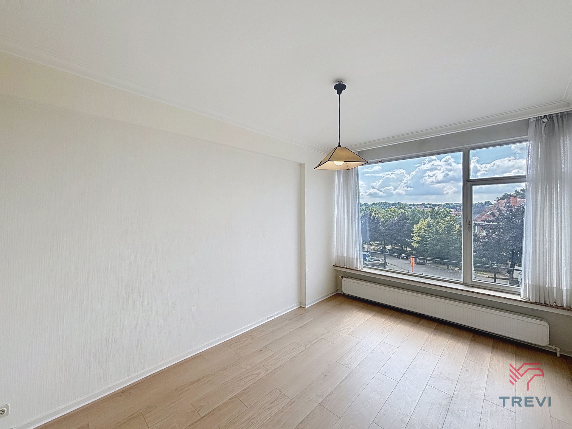 UCCLE - Gerenoveerd appartement met 1 slaapkamer foto 10