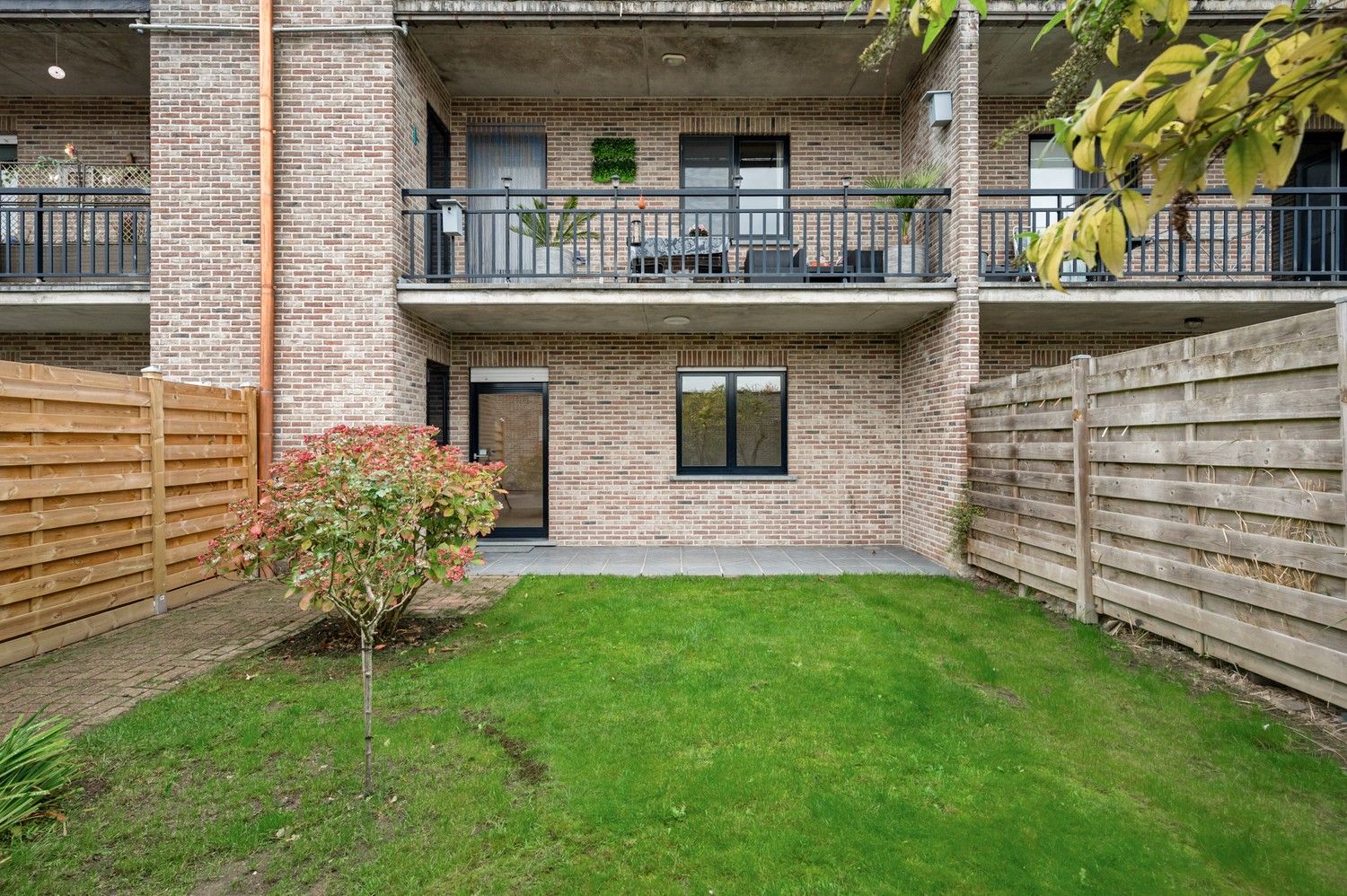 Ruim gelijkvloers appartement met tuin op toplocatie nabij centrum Vremde. foto 11