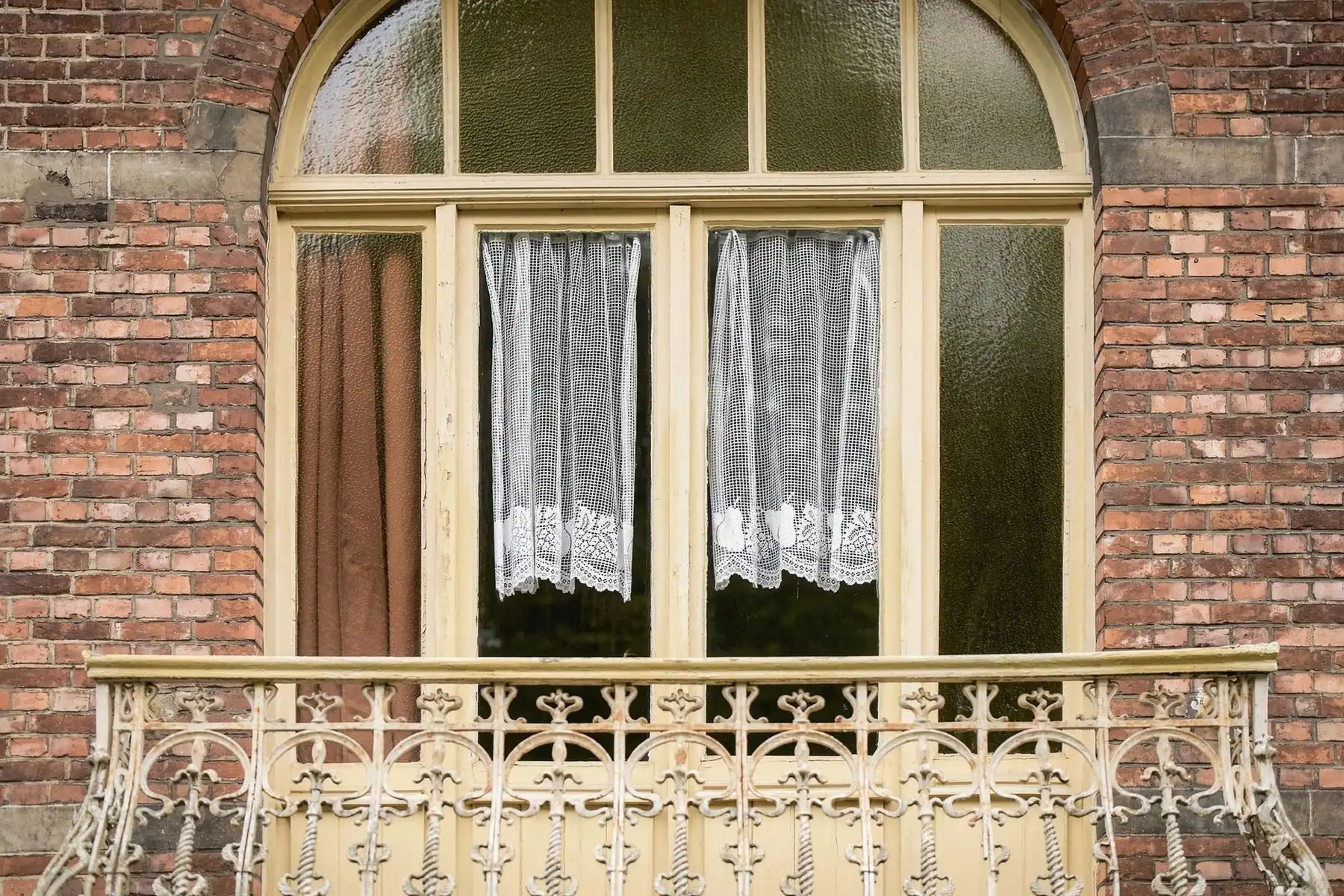 Te renoveren neoclassicistische woning op de rand van Bruge foto 9