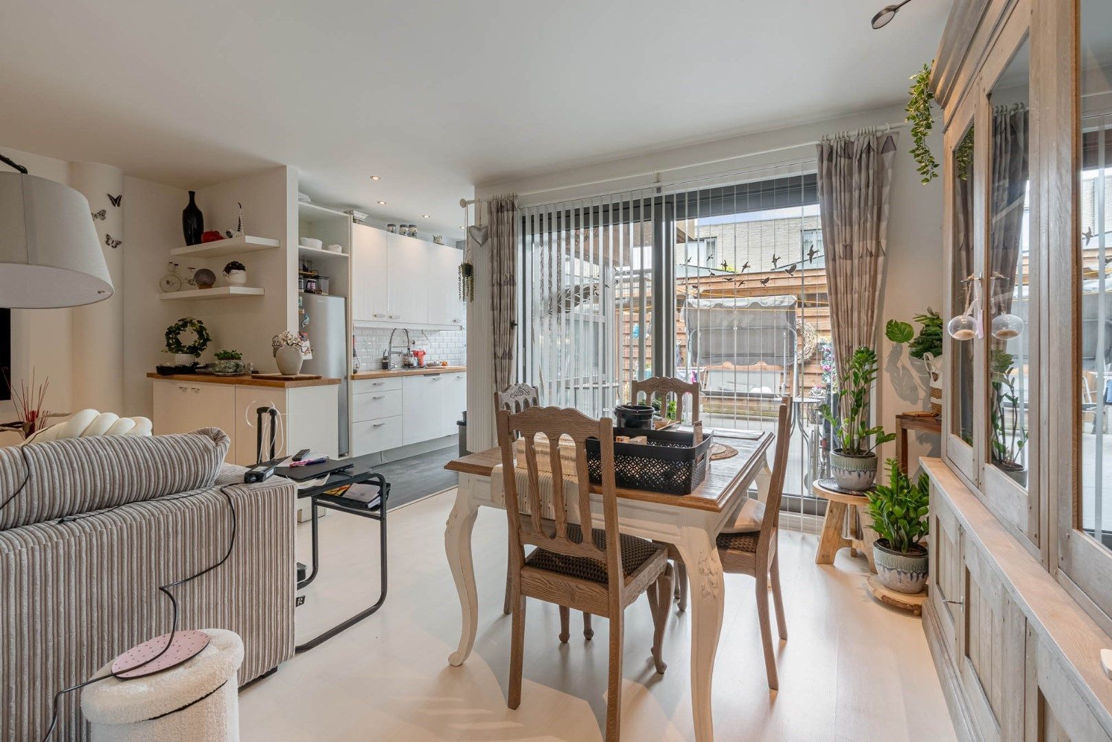 Gelijkvloers INVESTERINGSAPPARTEMENT vlakbij centrum met fraai terras en autostandplaats. foto 12