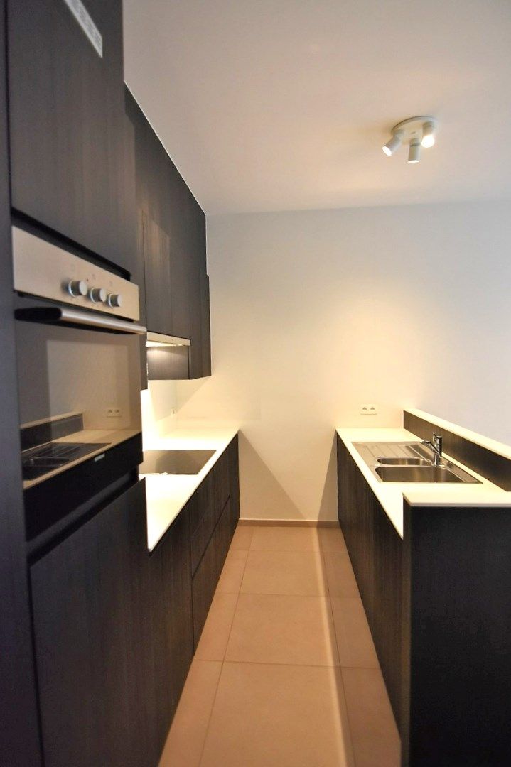 Modern gelijkvloers appartement tegenover park Pastoorsbos Beveren foto 8