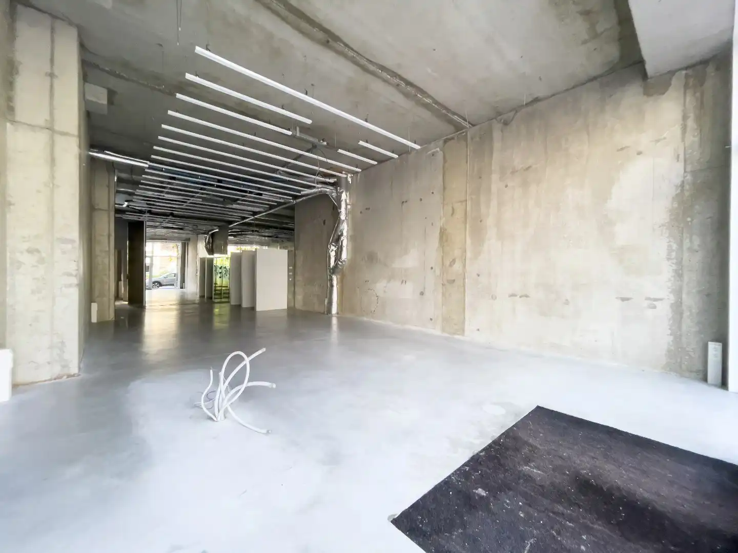 Exclusief gelegen winkelpand op het Driehoeksplein te huur. foto 8