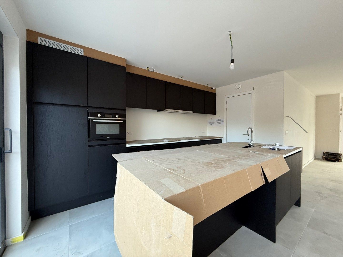 Nieuwbouw half open bebouwing met carport foto 5