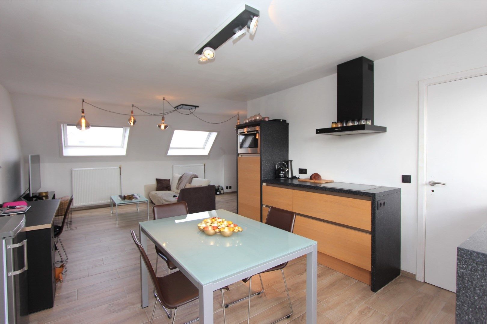 GERENOVEERD DAKAPPARTEMENT MET MOGELIJKHEID TOT GARAGE foto 3