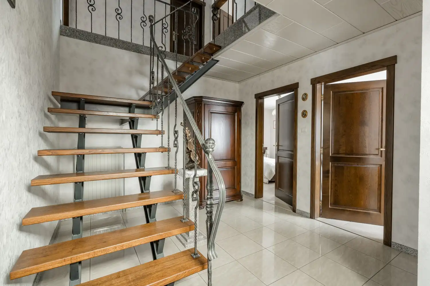 Mooie vrijstaande woning te koop vlakbij het centrum met 4 slaapkamers rustig gelegen op 10a10ca. foto 31