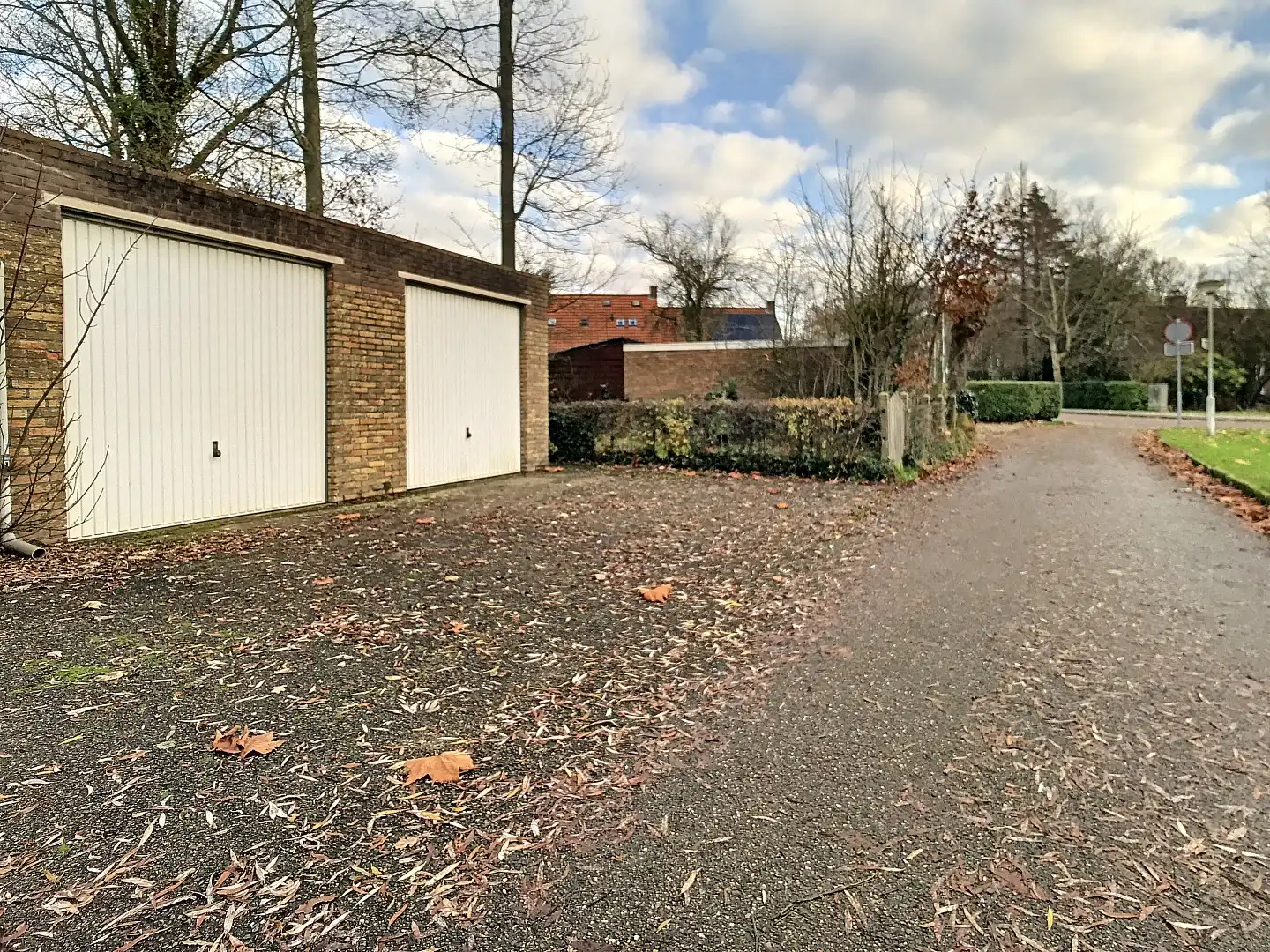 Gerenoveerde half vrijstaande woning met royale tuin en dubbele garage. foto 10
