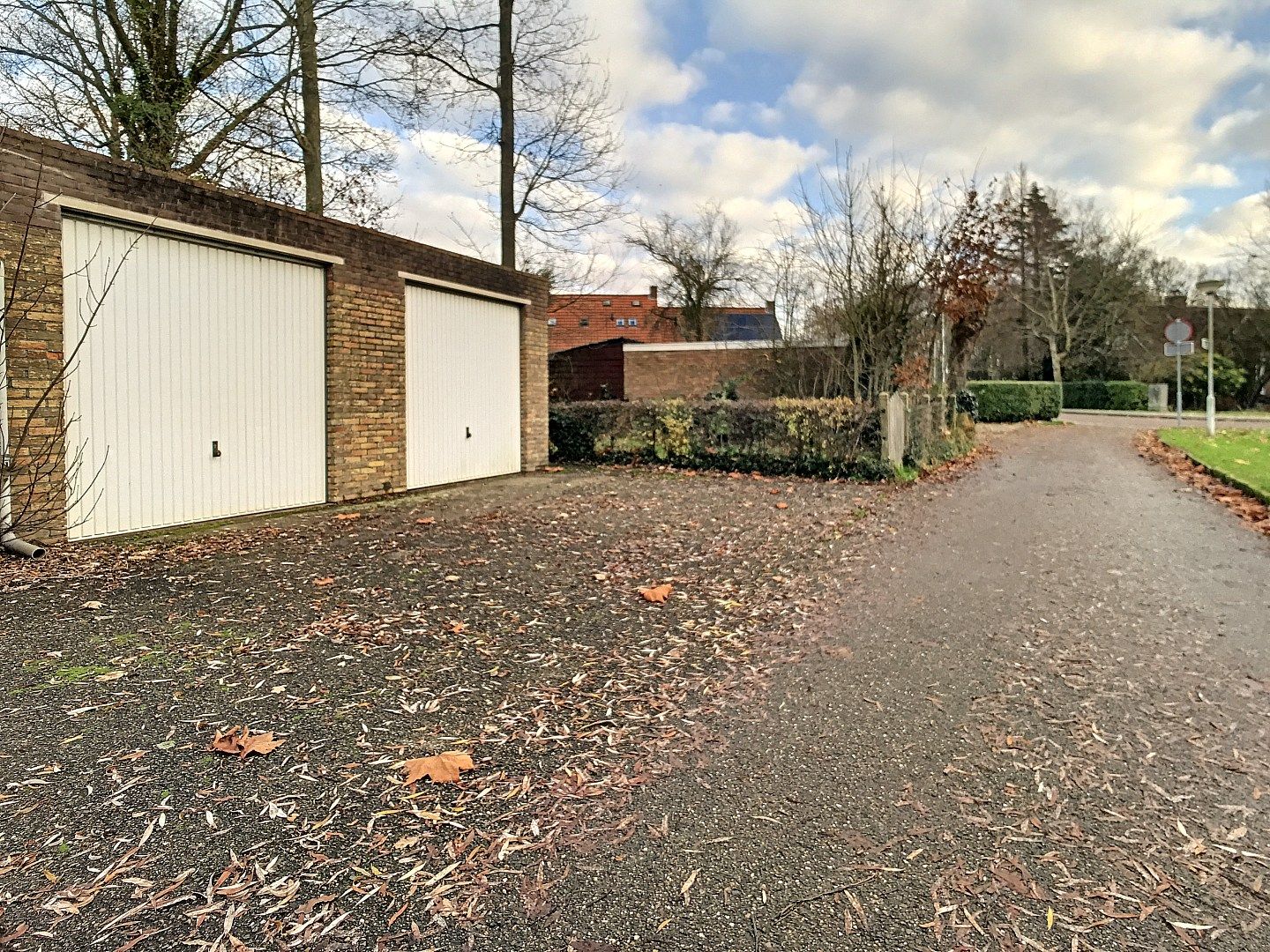 Gerenoveerde half vrijstaande woning met royale tuin en dubbele garage. foto 10