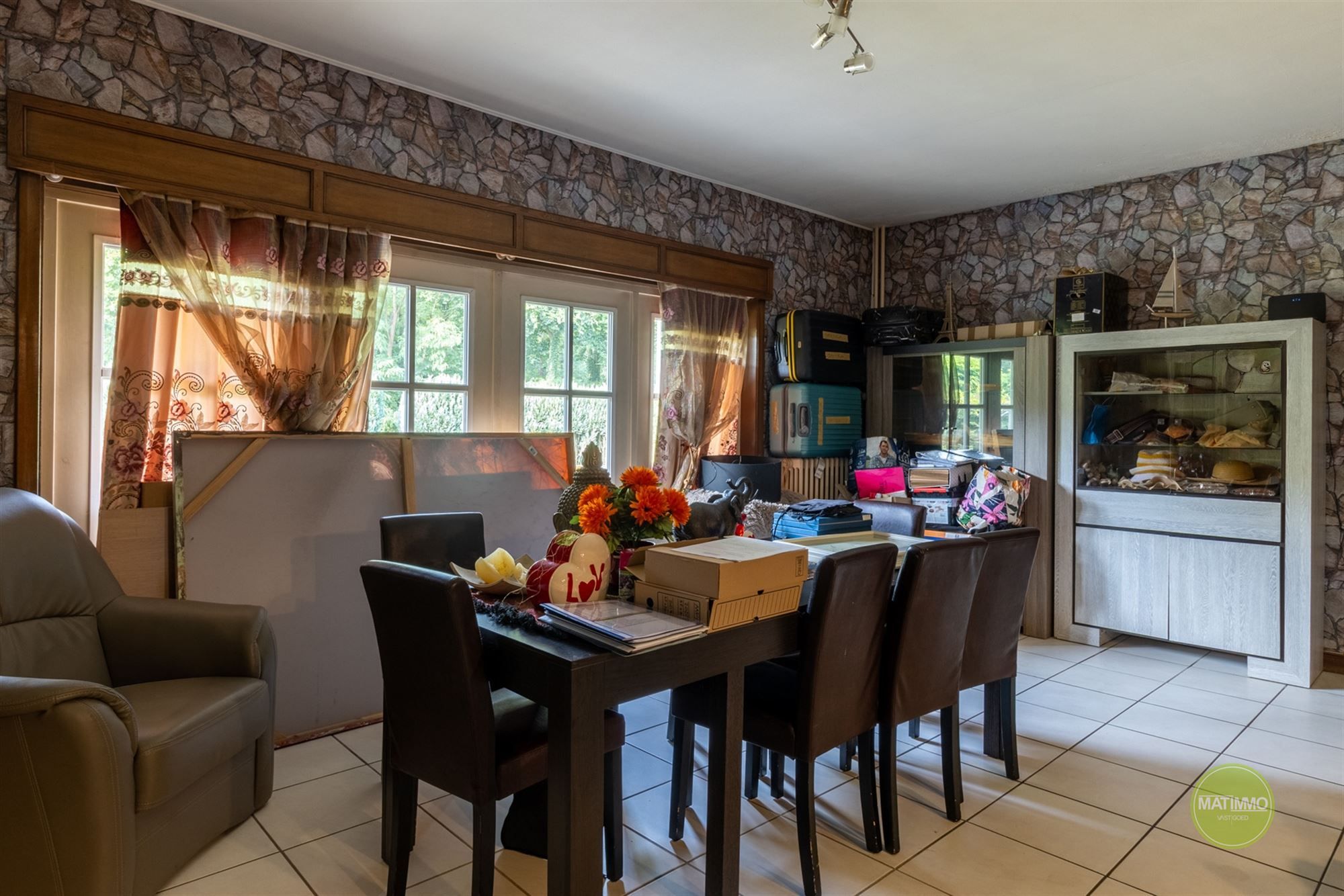 Karaktervolle woning met op royaal perceel in Mol foto 6