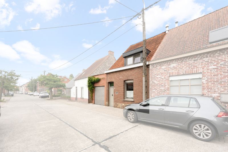Roeselare-Beveren. Uiterst charmante woning met 2-3 slaapkamer en ruime garage op een boogscheut van alles. Gezellig tuintje met terrassen. foto 2