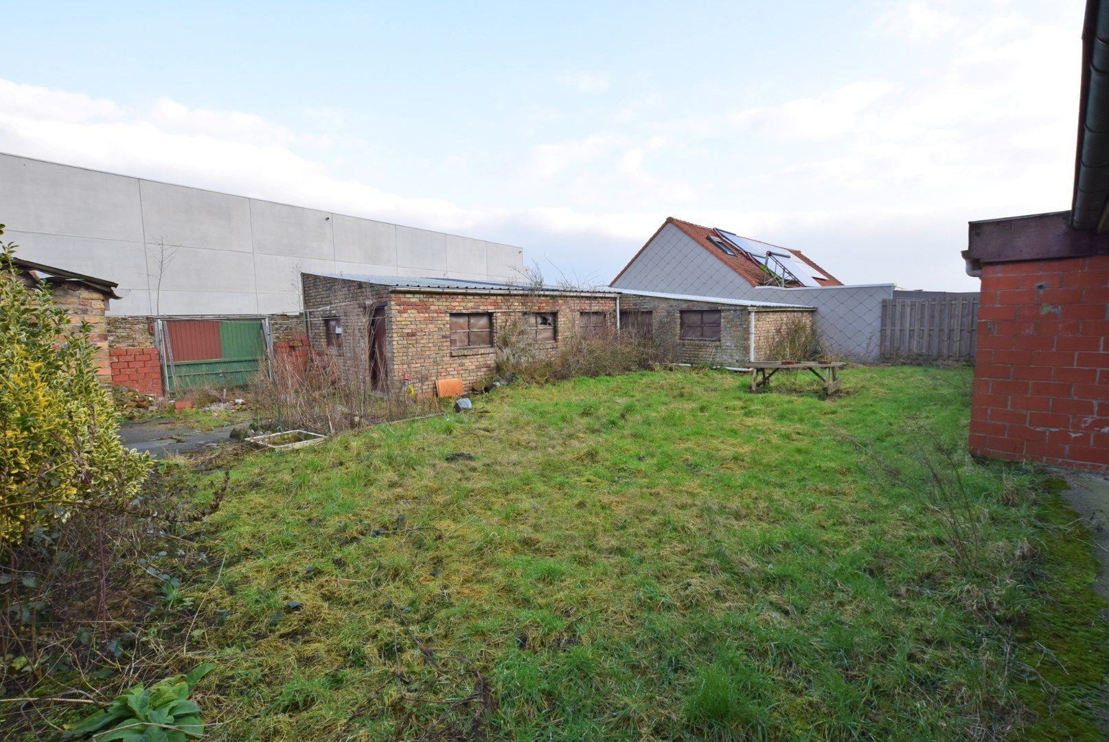Gezellige woning te koop in Hoogstade met zongerichte tuin en zijtoegang. foto 4