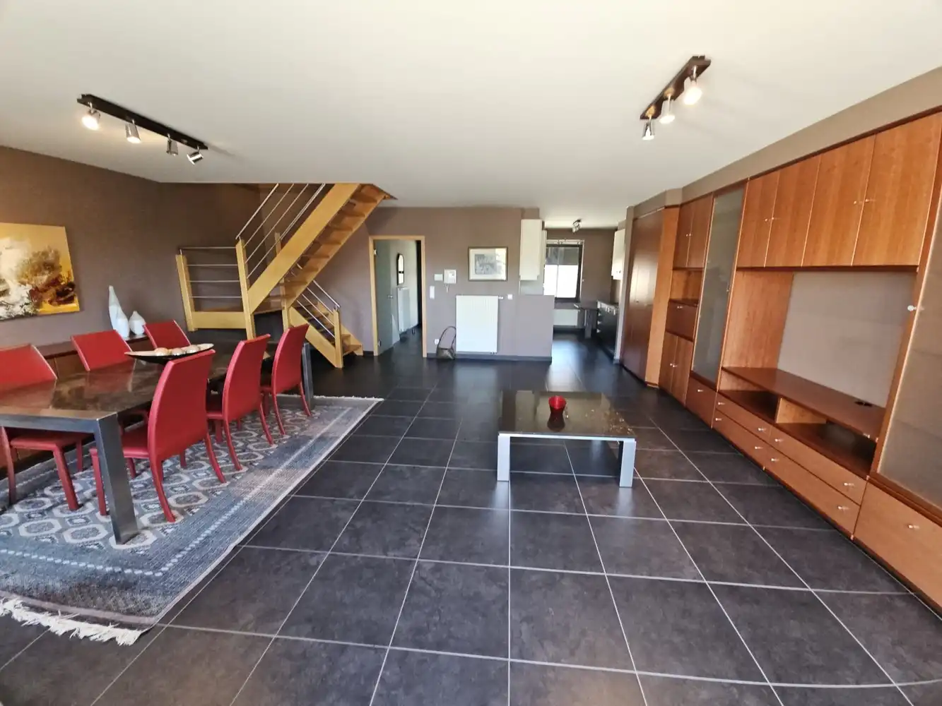 Zeer ruim appartement met terras + garage foto 11