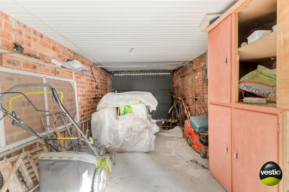 TE RENOVEREN WONING MET 3 SLAAPKAMERS EN GARAGE OP EEN RUIM PERCEEL VAN  8A 29CA IN HARTJE NIEUWERKERKEN foto 31