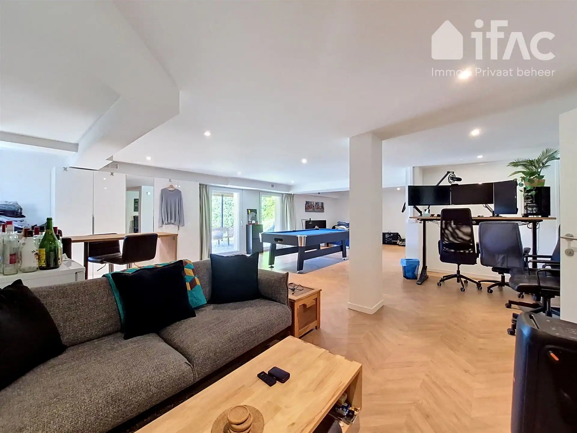 Unieke moderne split-levelvilla met zwembad op 17a83ca foto 28