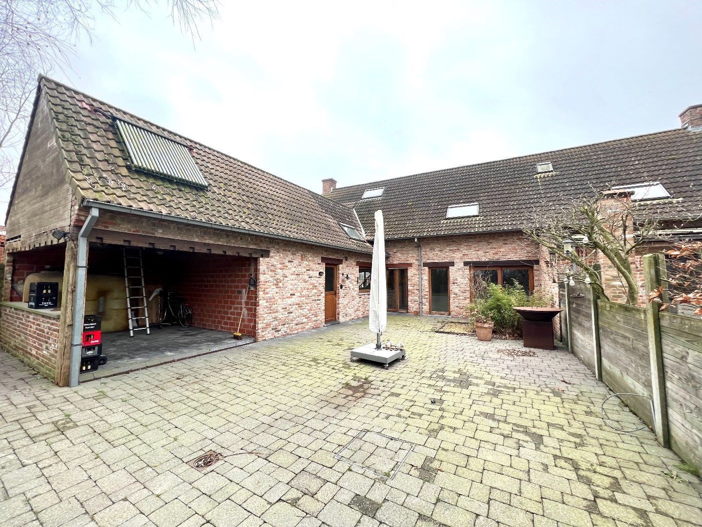 Grote woonst met drie entiteiten op 5408m2 te koop te Zwevegem! foto 9