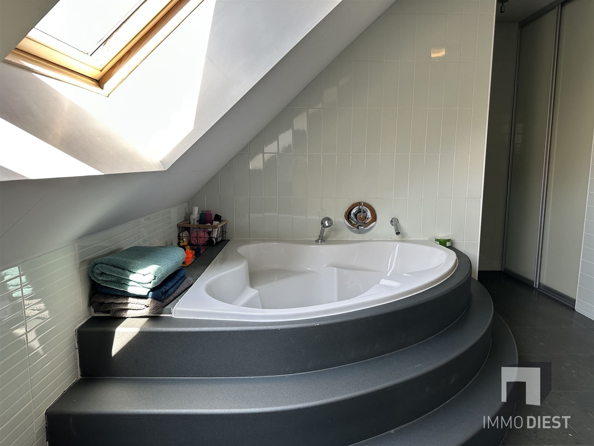 Instapklare woning met zicht op agrarisch gebied - bureau + 3 slpks foto 30