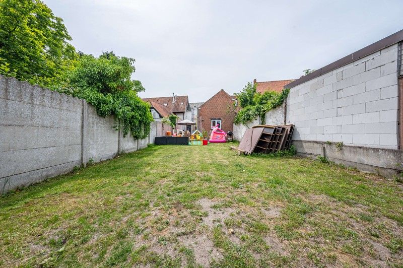 Gerenoveerde ruime gezinswoning met handelsruimte, garage, tuin en 3 slaapkamers op een perceel van 391 m² in het centrum van Wakken. foto 23