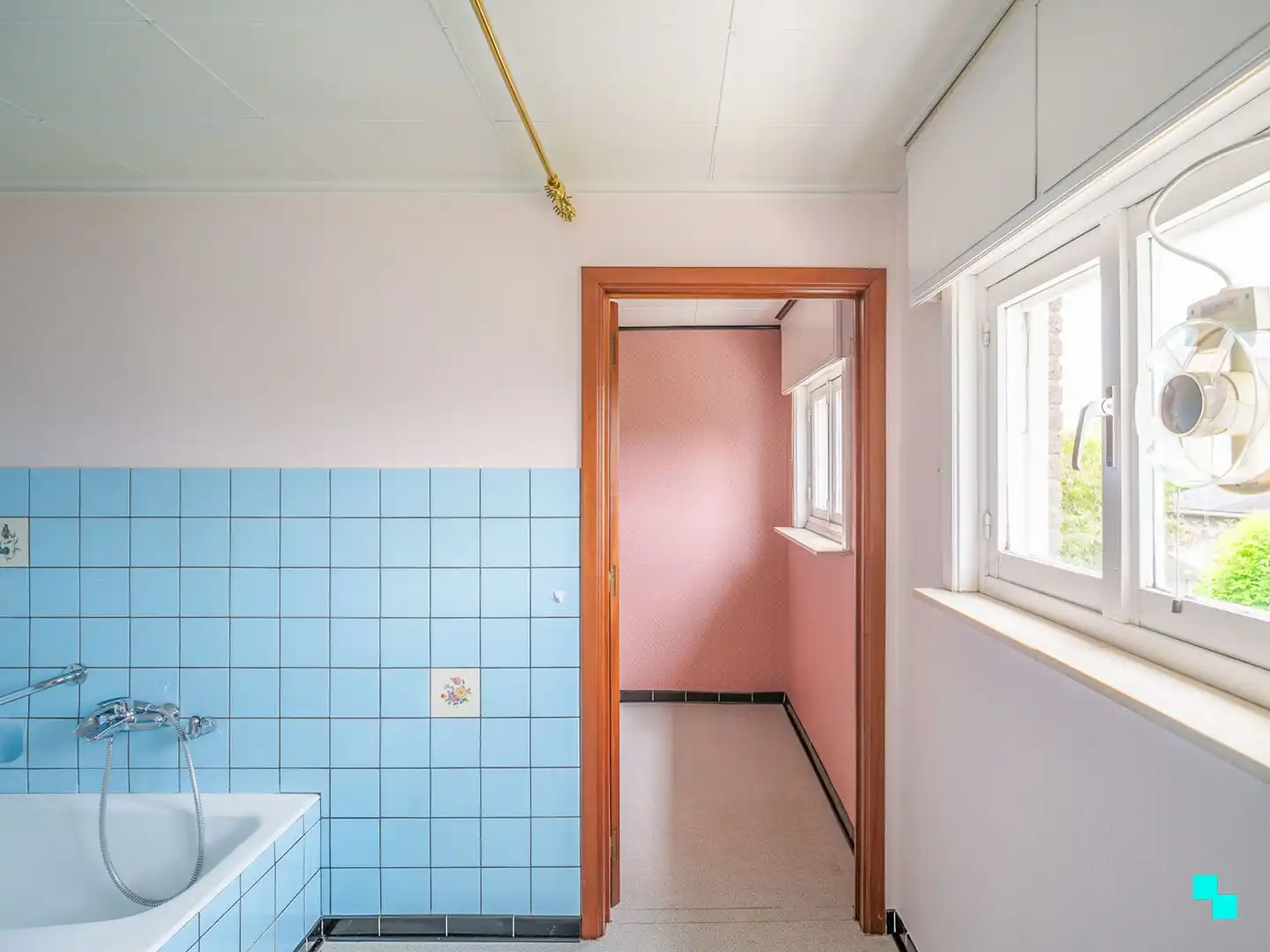 Ruime, te renoveren woning in het mooie Asper foto 18