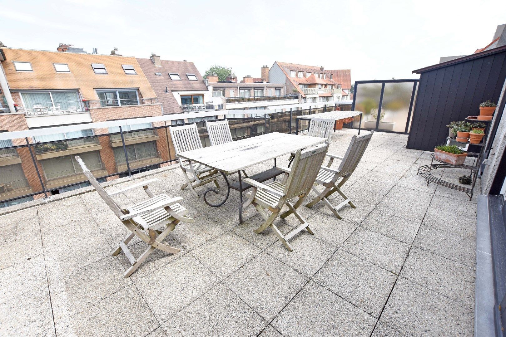 Penthouse met uitzonderlijk ruime terrassen, rustig gelegen in het centrum tussen de Zoutelaan en de Dumortierlaan foto 7