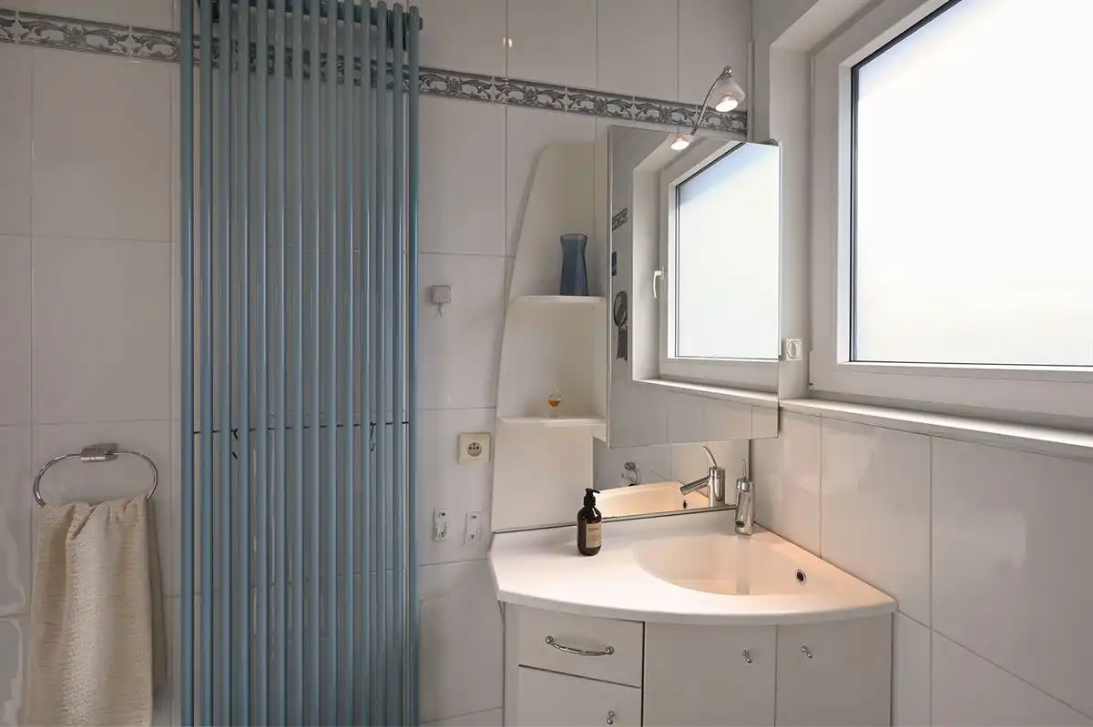 Ruime bel-etage met tuin en zonnig terras in Hoevenen foto 24