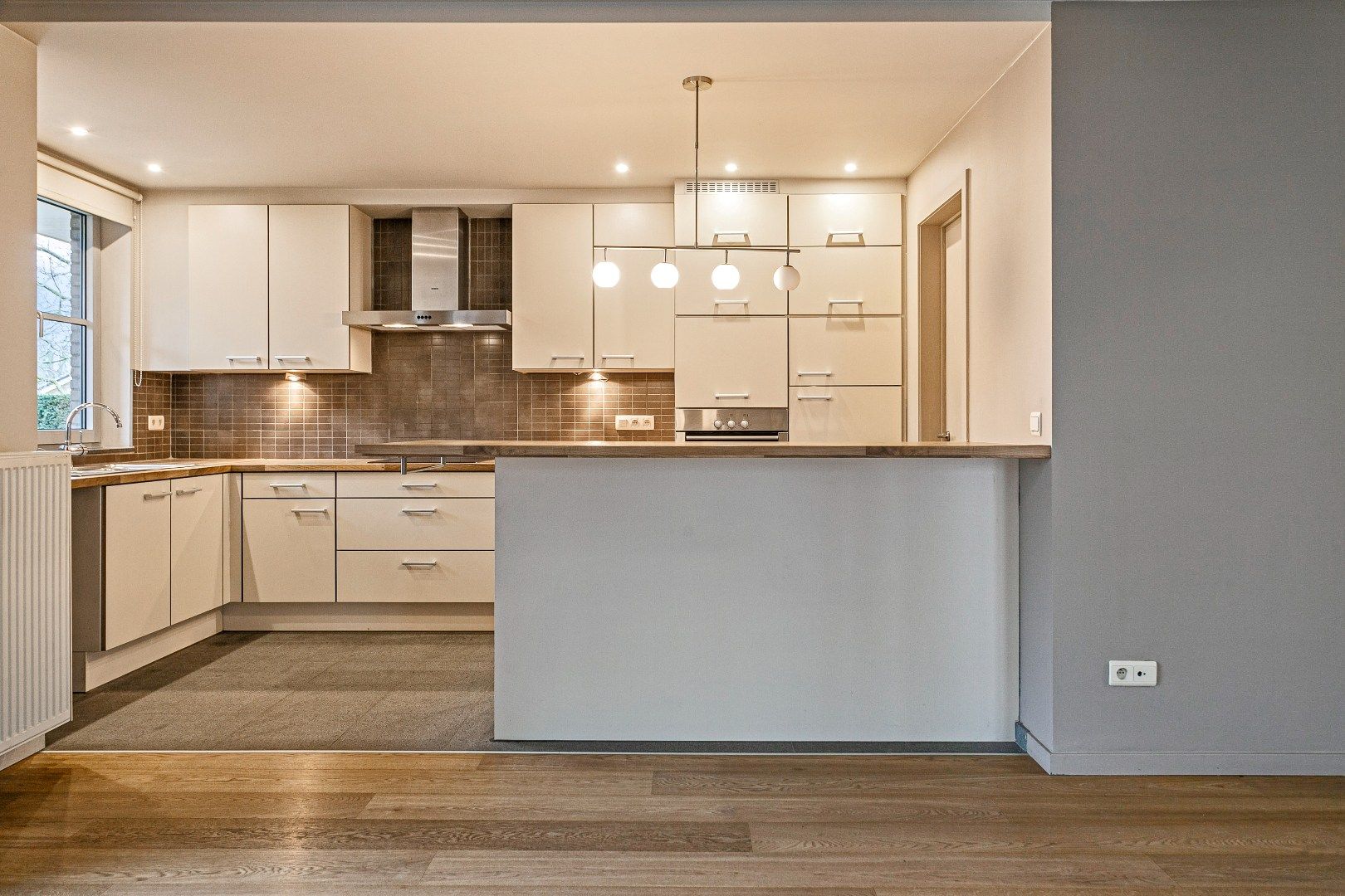 Prachtig gelijkvloers  3 slaapkamer appartement met tuin van 389m2 foto 7