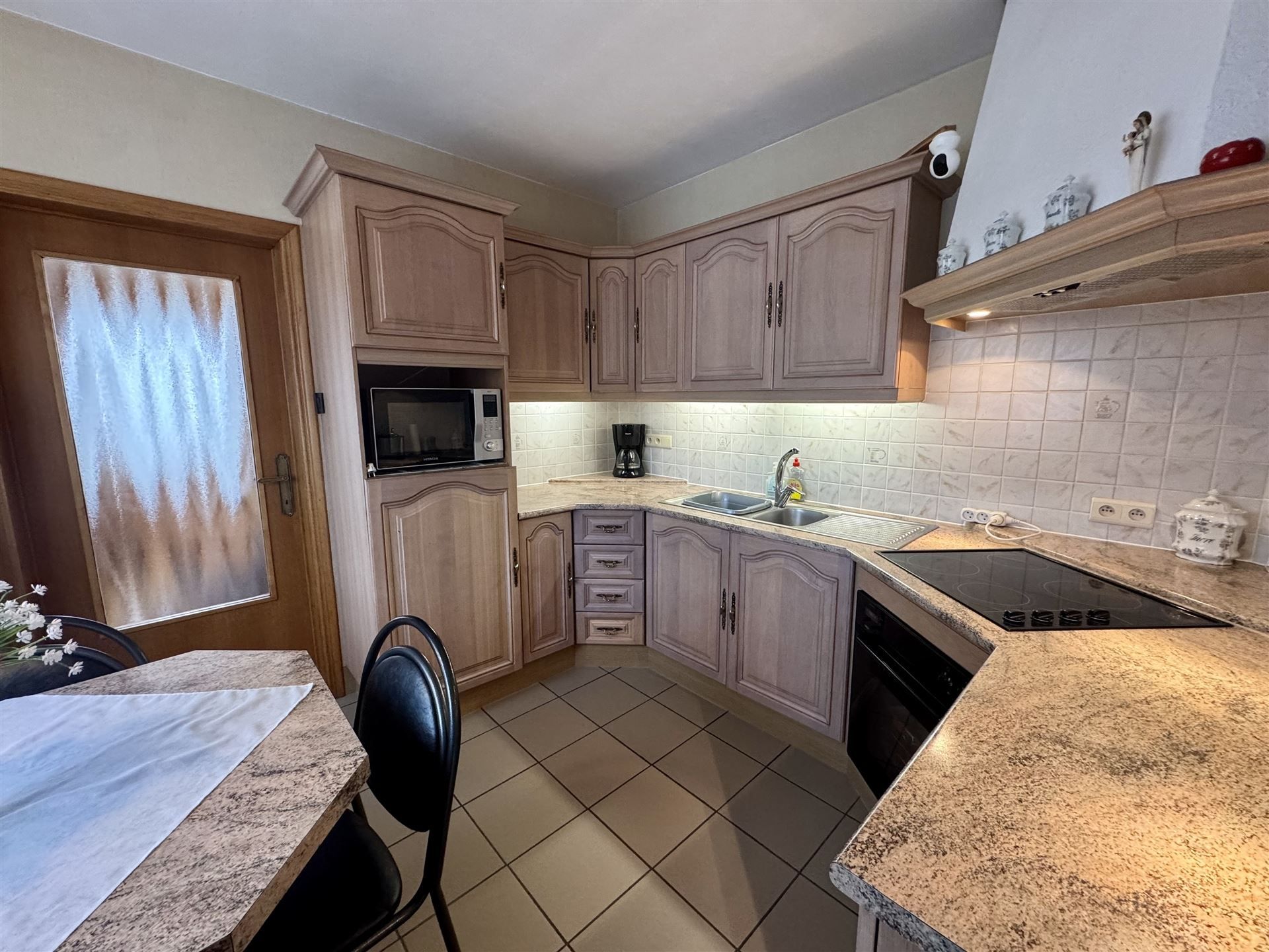 Vrijstaande woning die gebruikt kan worden als twee-woonst foto 3