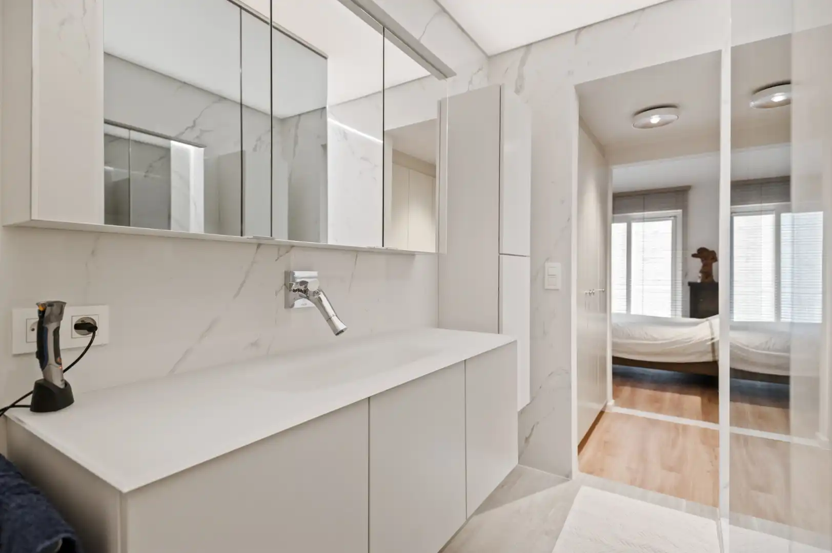 Gemeubeld appartement, in de gerenommeerde residentie “Globe”, prachtig gelegen op de Zeedijk in het Zoute foto 8