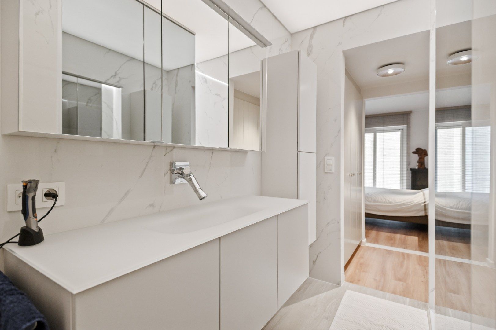 Gemeubeld appartement, in de gerenommeerde residentie “Globe”, prachtig gelegen op de Zeedijk in het Zoute foto 8