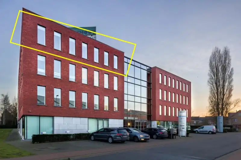 Kantoorruimtes te huur vanaf 375 m²! foto {{pictureIndex}}