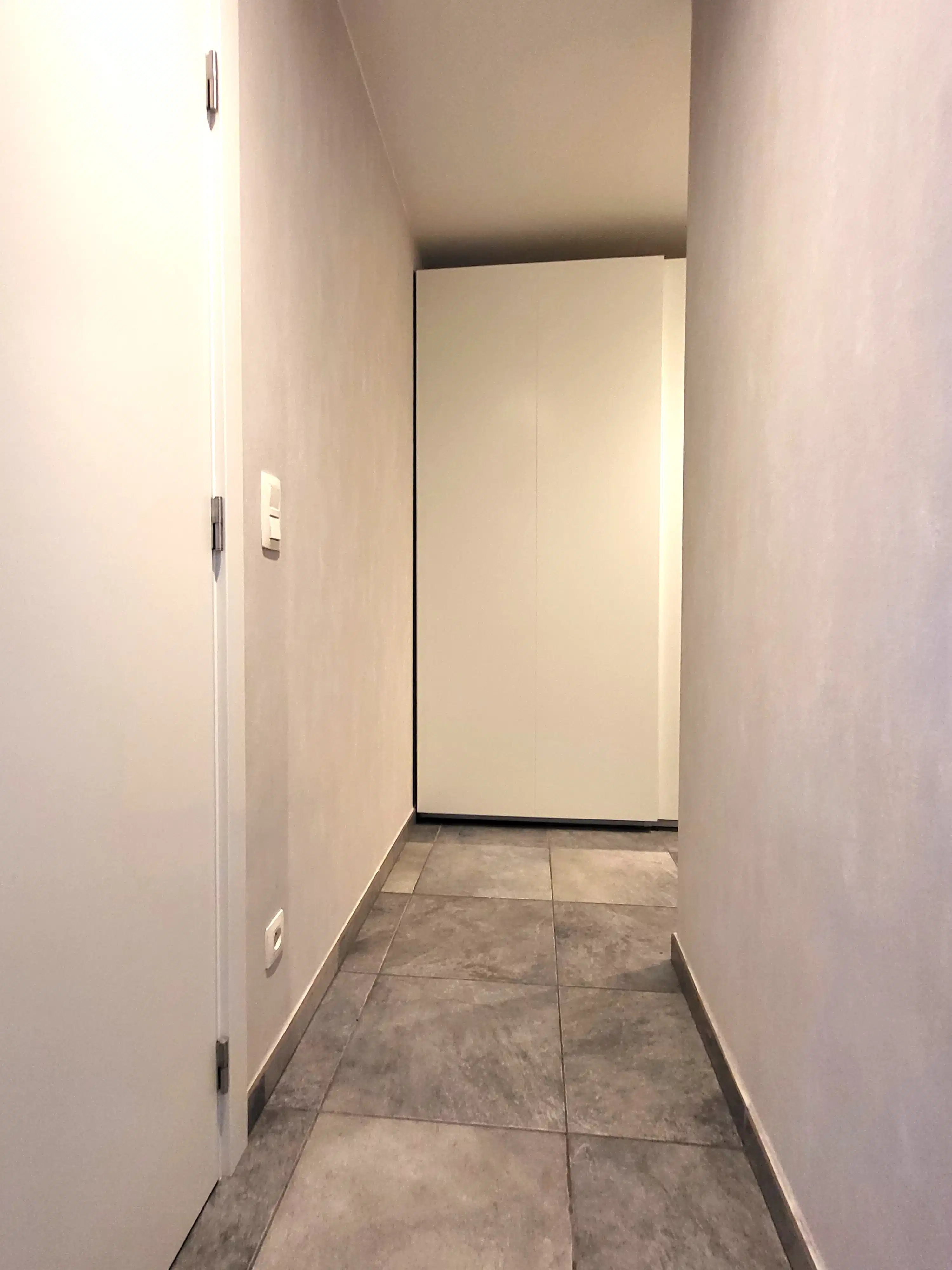 Dit aangename gelijkvloers appartement van bouwjaar 2010 is rustig gelegen in het dorp en biedt comfortabel wonen zonder gemeenschappelijke kosten.  foto 19