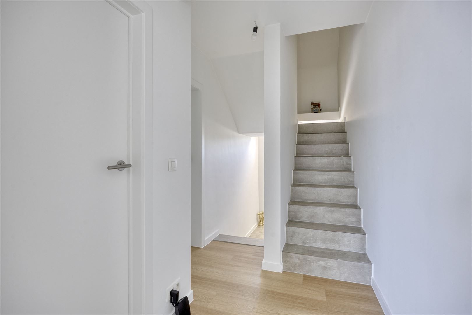 TE KOOP : Gerenoveerde eengezinswoning met 3 slaapkamers! foto 13