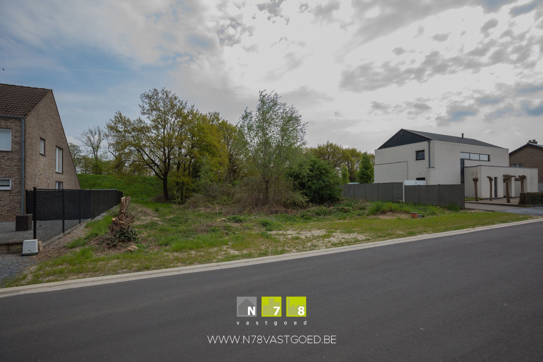 Grond te koop foto {{pictureIndex}}