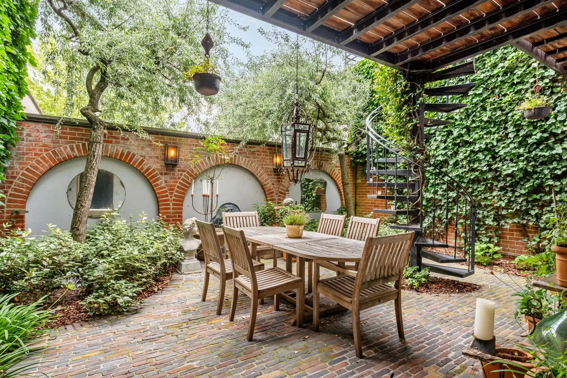 Statige herenwoning met stadstuin en praktijkmogelijkheden foto 15