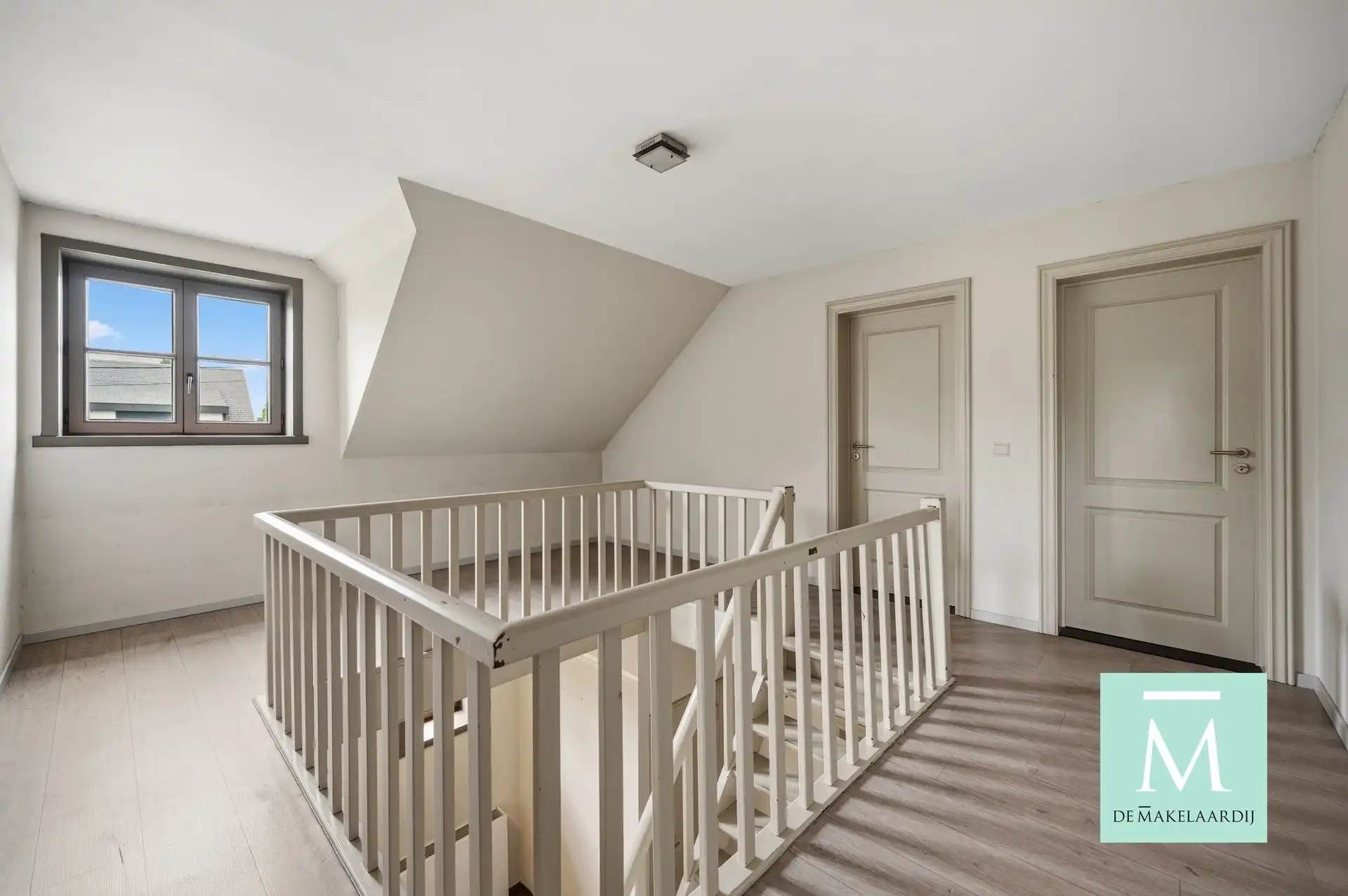 Ruime woning met 4 slaapkamers, garage en diepe tuin op toplocatie! foto 7