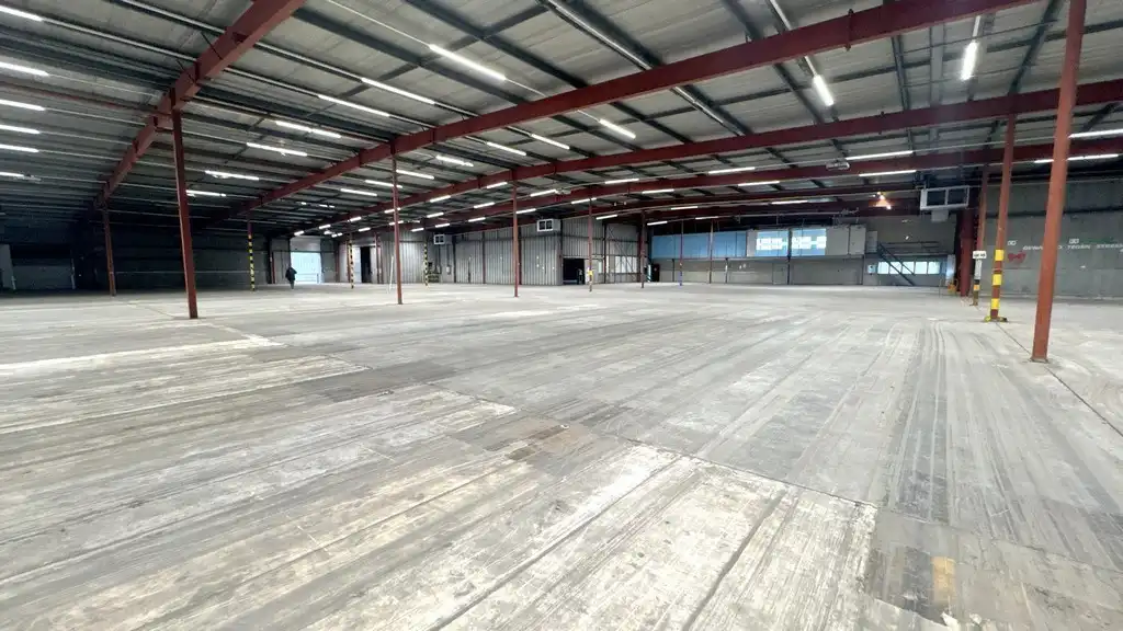 Logistieke loods met laadkades te huur nabij E19 in Kontich foto 4