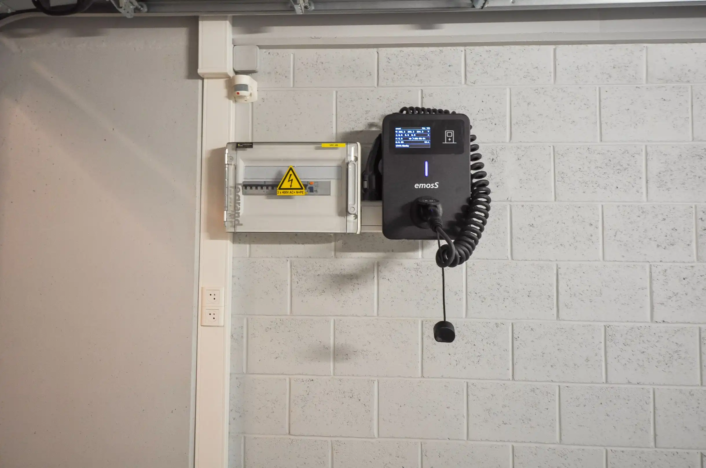 Zeer ruime garagebox van ongeveer 23m² gelegen in het zoute. foto 8