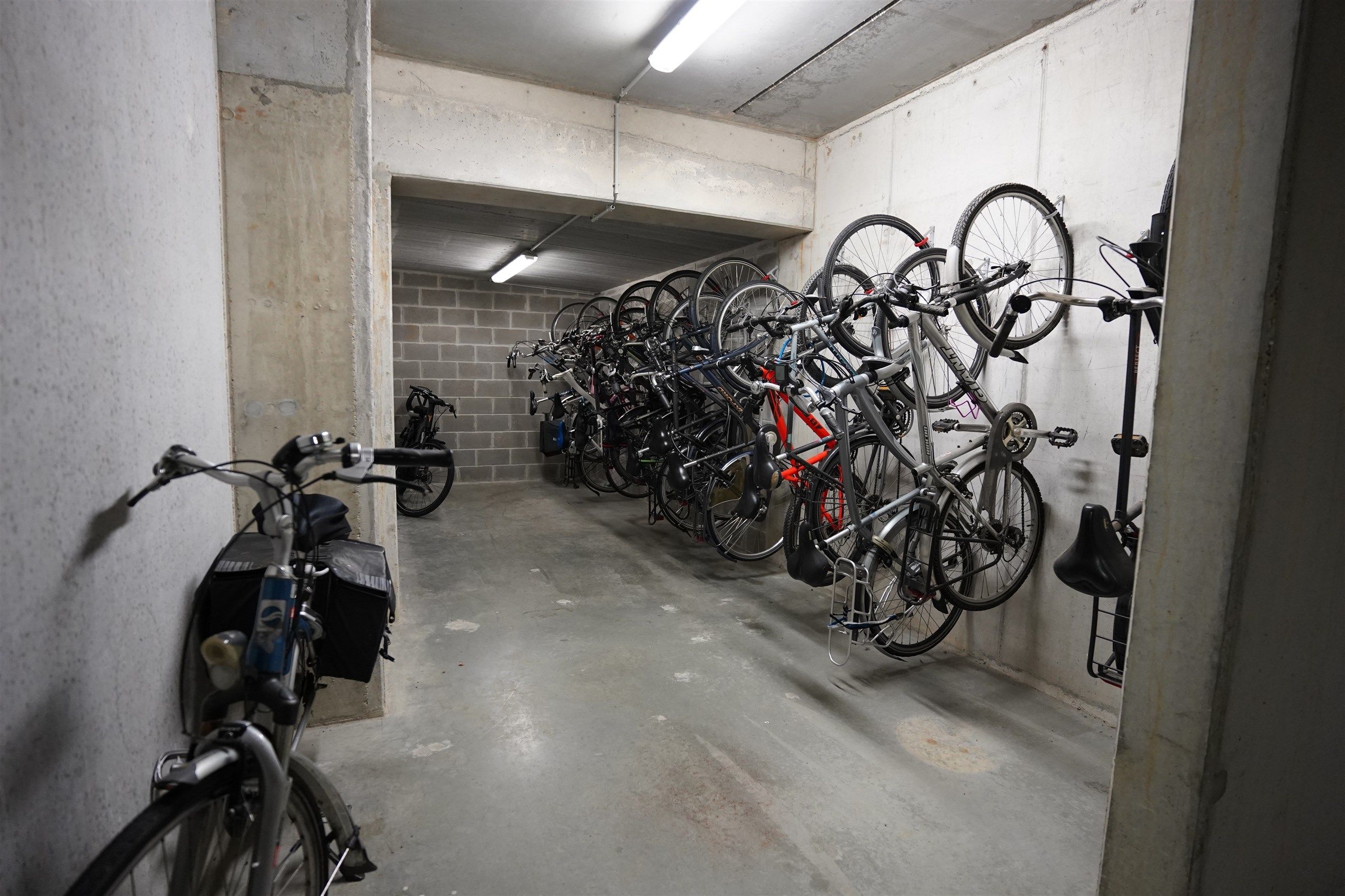 FIRST SALE weekend 13 & 14 dec - 20 & 21 dec (11u - 17u) foto 28