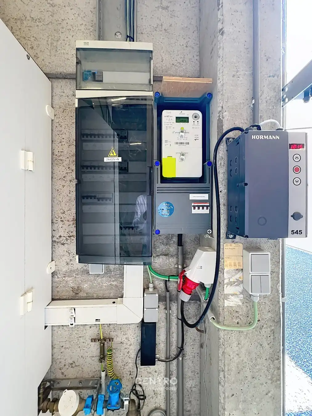 Instapklaar bedrijfspand (±345 m²) met magazijn, kantoor én 4 verhuurbare opslagunits, 1 garage en ruime parking op 603 m²  te INGELMUNSTER! foto 17