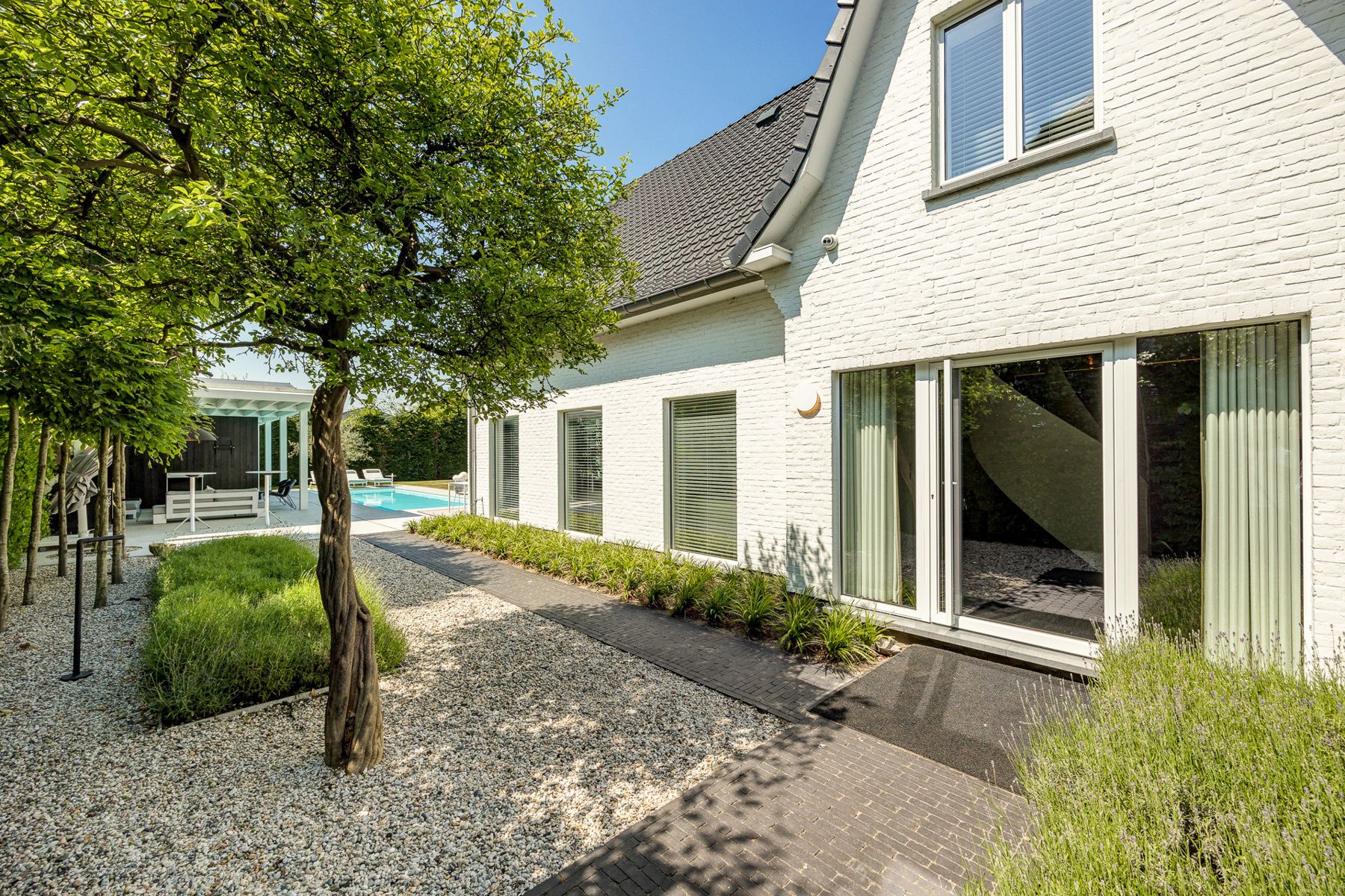 High-end gerenoveerde villa met 4 slaapkamers, zwembad en poolhouse. Centrum Hoogstraten. foto 3