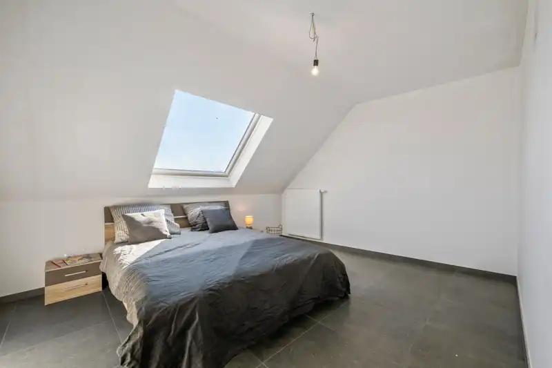 Roeselare nabij Station : Penthouse appartement met 2 slpks en zolder op de derde verdieping van een nieuw gebouwde Residentie genaamd "Residentie Arena" opp 110 m² foto 2
