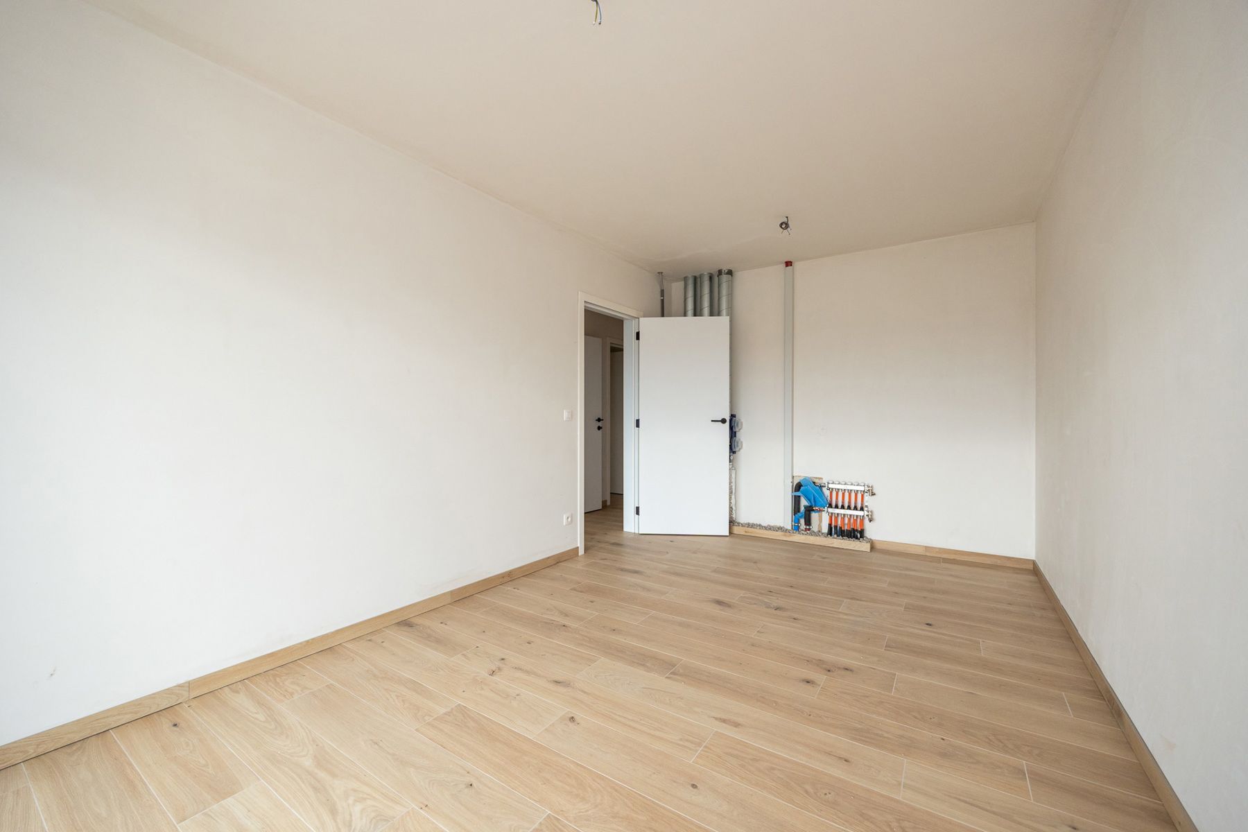 Woning met 4 slaapkamers en fietsenberging/carport op perceel van ca 327m² foto 13