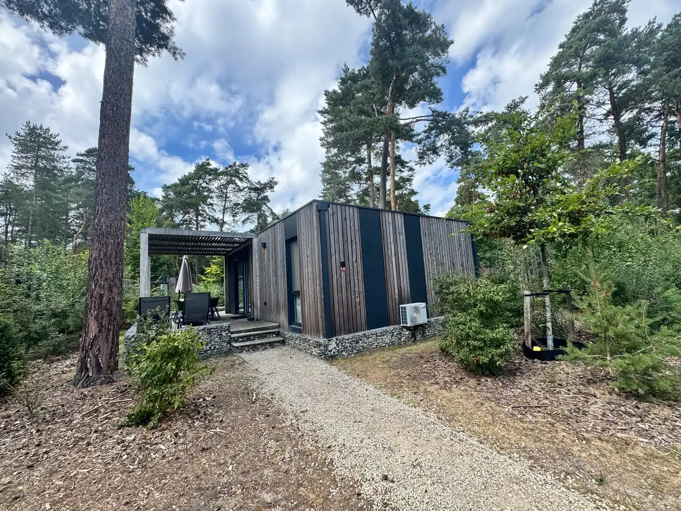 Investeer in een vakantiewoning in het groene hart van Vlaanderen – Zutendaal foto {{pictureIndex}}