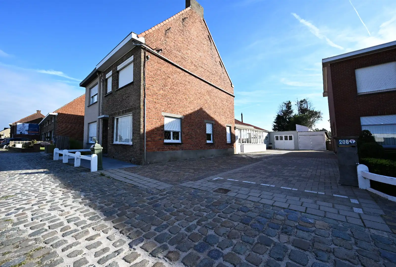 Hoofdfoto van de publicatie: Te renoveren halfopen bebouwing nabij centrum Maldegem