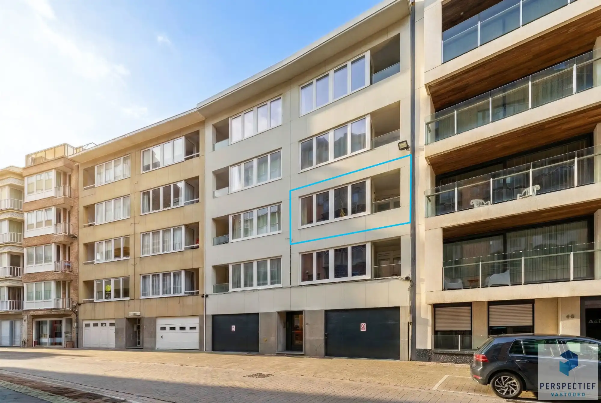 Goed gelegen ruim vernieuwd 2 slaapkamer appartement met grote berging en autostaanplaats foto 3