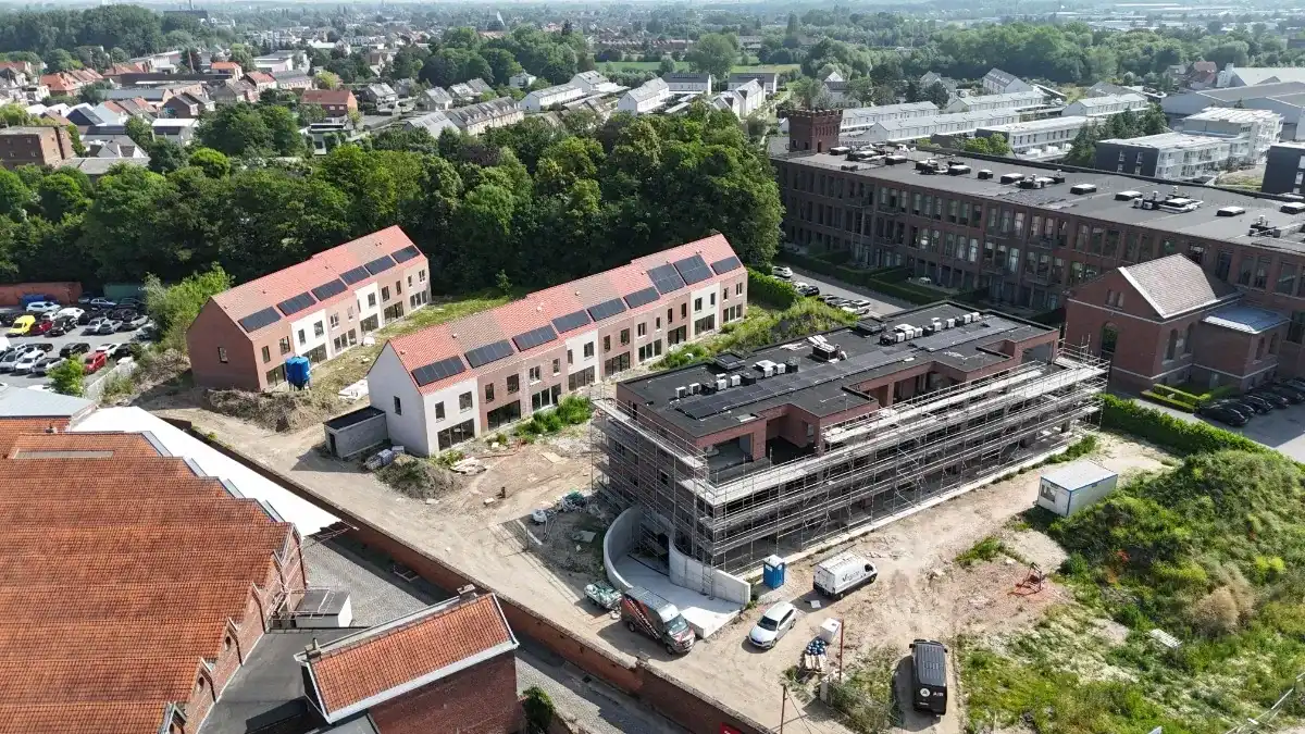 Energiezuinige halfopen bebouwing op een unieke locatie foto 2