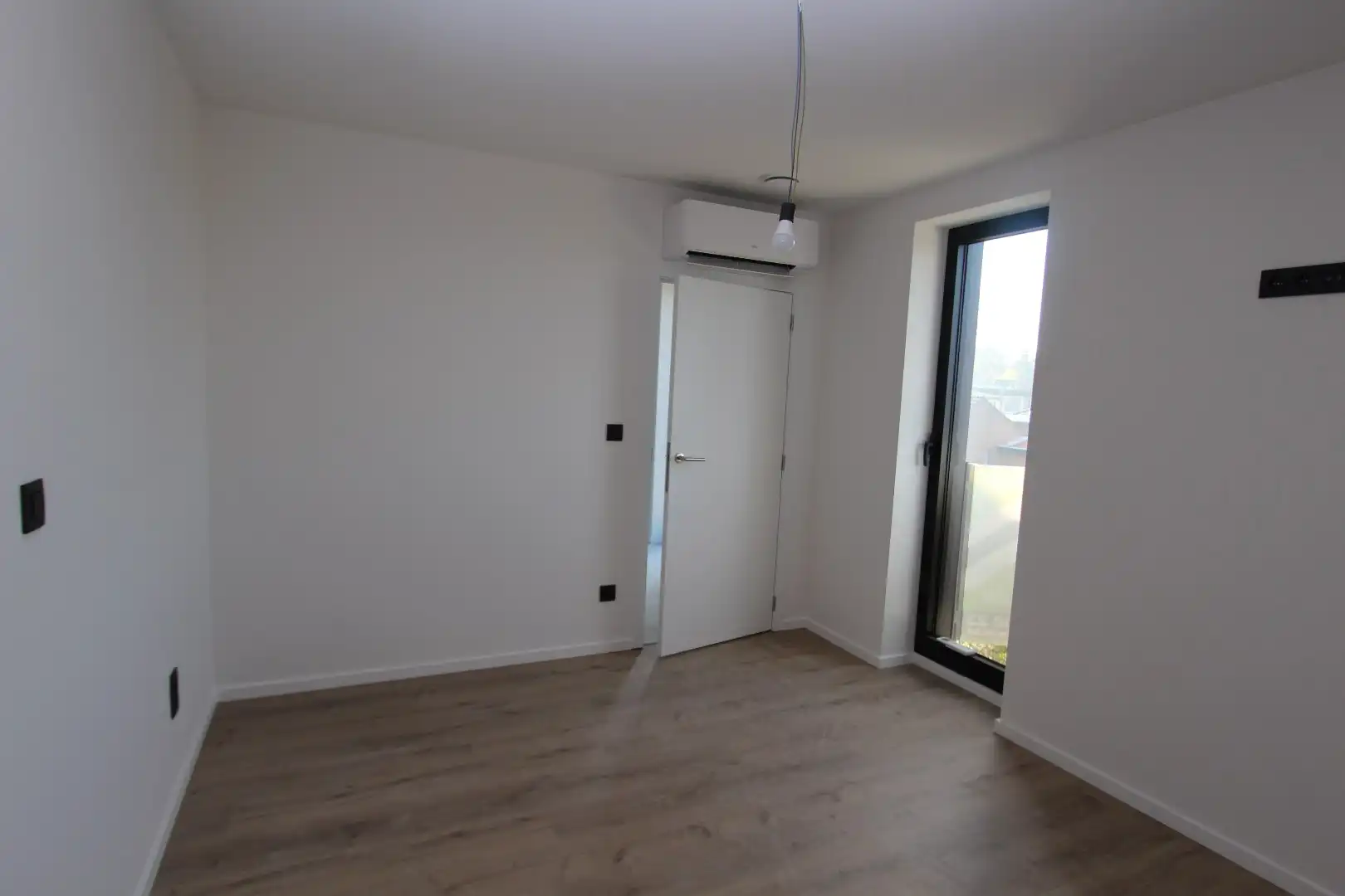 PRACHTIG AFGEWERKTE WONING (2020) foto 13
