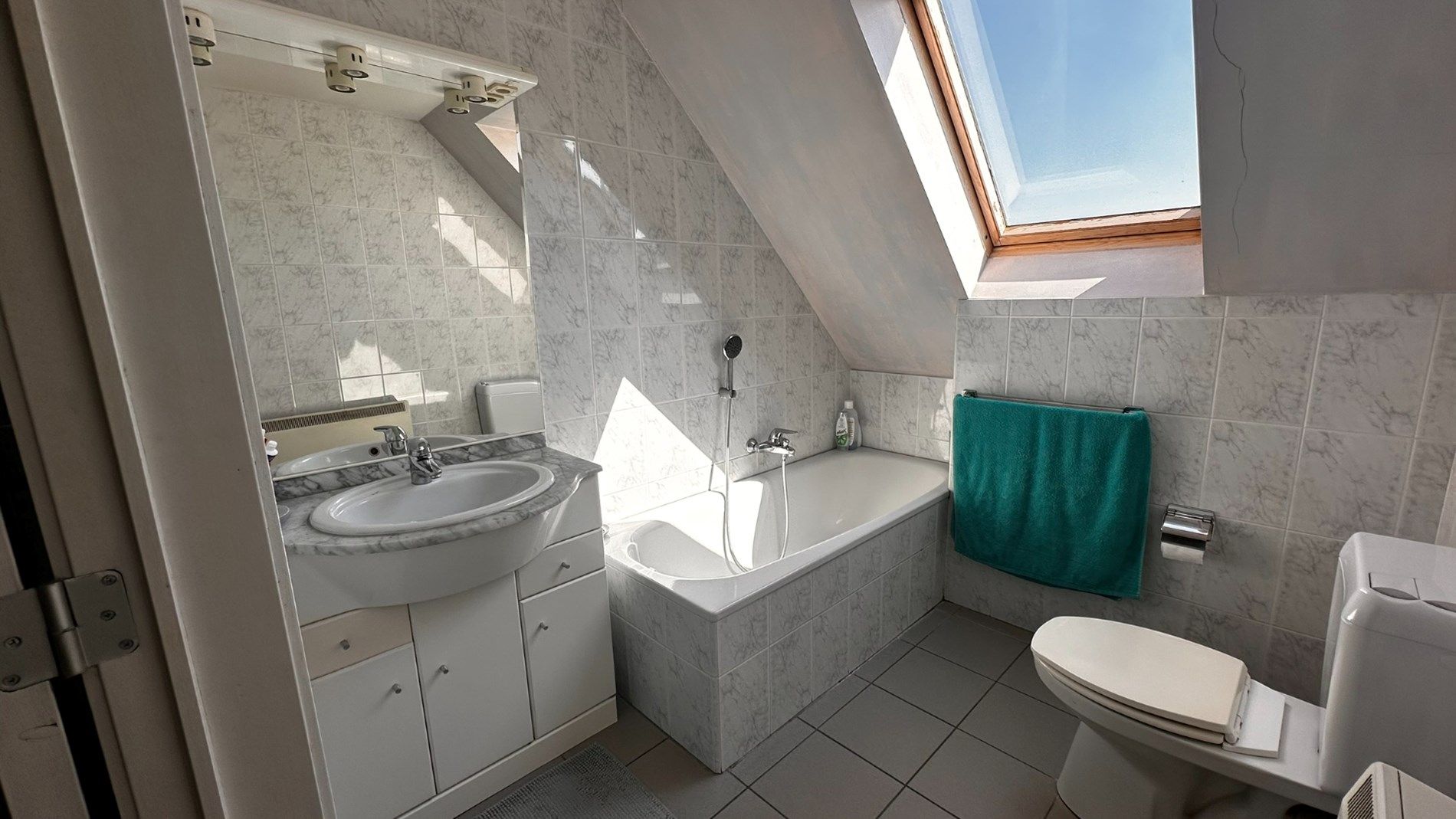 Ruime halfopen bebouwing met tuin, garage en 4 slaapkamers in Lokeren foto 5
