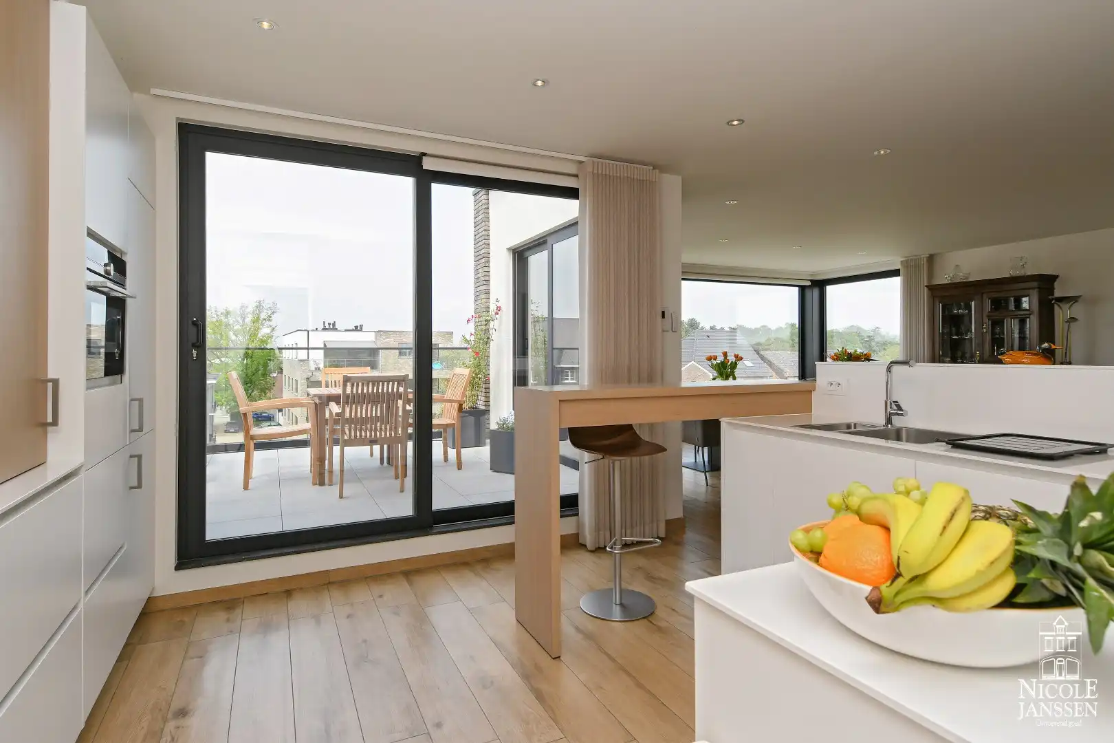 Royaal penthouse met twee slaapkamers, twee terrassen en drie autostandplaatsen foto 12