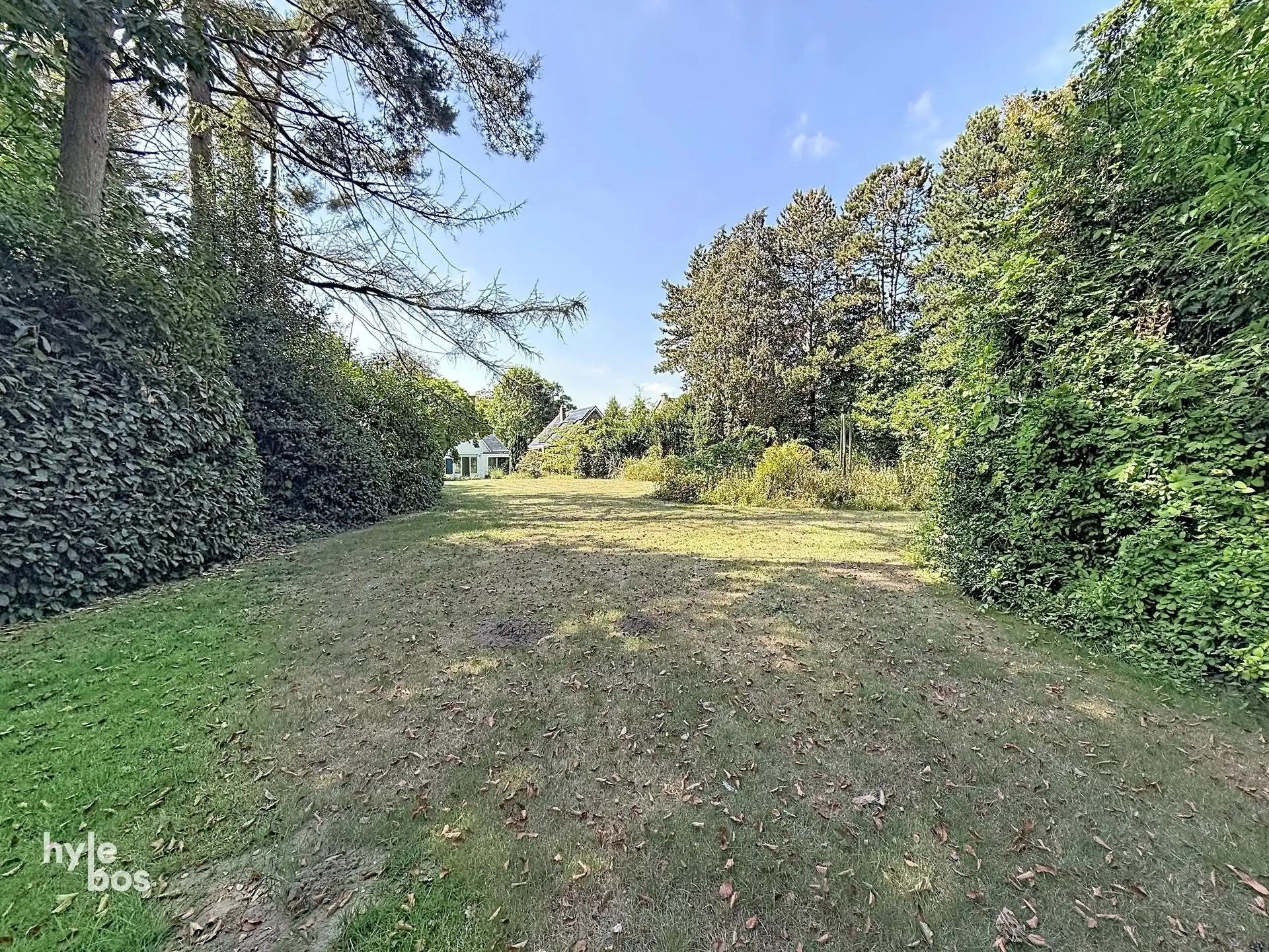 Ruime open bebouwing met zeer grote tuin foto 25