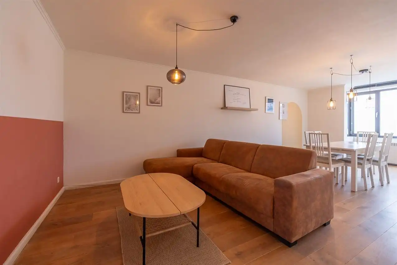 Instapklaar, volledig gerenoveerd appartement met twee terrassen foto 4