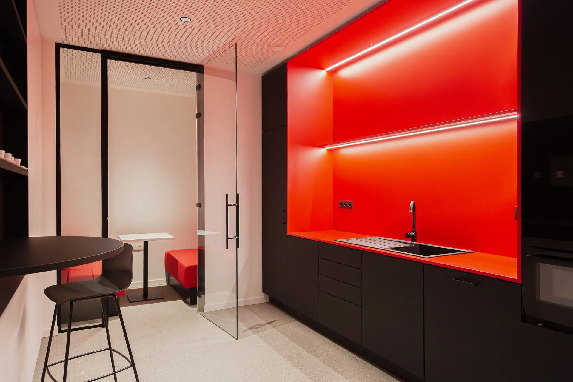 RECENT KANTOORGEBOUW VAN 366M² TE TONGEREN NABIJ E313. foto 25